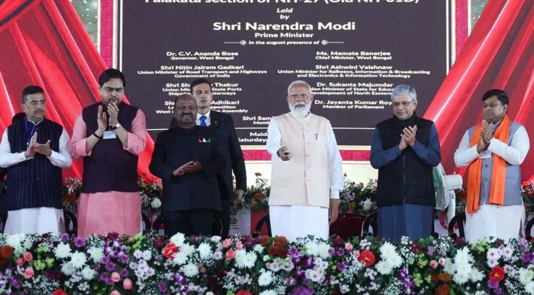 Development projects worth more than ₹830 crore were inaugurated by PM Modi at Singur in Hooghly district, West Bengal